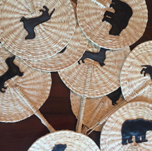Cargar imagen en el visor de la galería, Abanicos fibra cuero perro café
